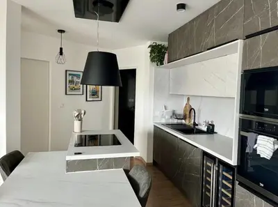 Cuisine ou kitchenette dans l'établissement Appartement moderne et spacieux 2 chambres, parking privé