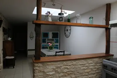 Cuisine ou kitchenette dans l'établissement Les Noyers - Maison typique du Poitou - Calme et paisible - Proche du Futuroscope