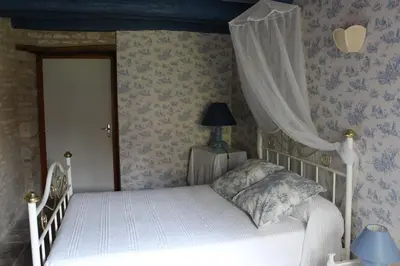Un ou plusieurs lits dans un hébergement de l'établissement Les Noyers - Maison typique du Poitou - Calme et paisible - Proche du Futuroscope