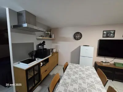 Cuisine ou kitchenette dans l'établissement Gîte 2 adultes et 2 enfants à 30mn PuyduFou
