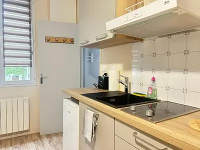 Cuisine ou kitchenette dans l'établissement Studio proche centre et gare