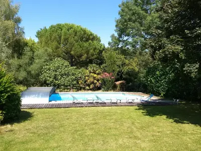 Piscine de l'établissement Les Herbes Folles ou située à proximité