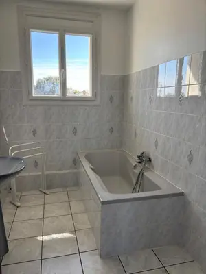 Salle de bains dans l'établissement Les rosiers