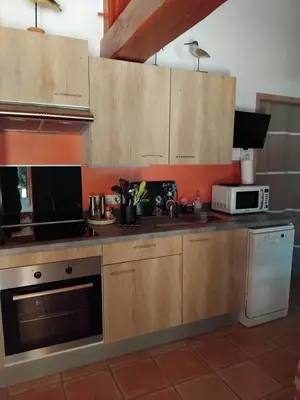 Cuisine ou kitchenette dans l'établissement Gîte Les Iris