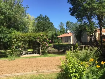 Jardin de l'établissement Gîte Les Iris