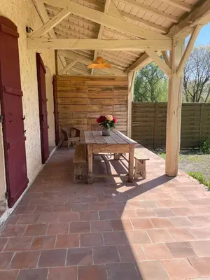 Terrasse ou espace extérieur de l'établissement Maison de caractère avec jardin