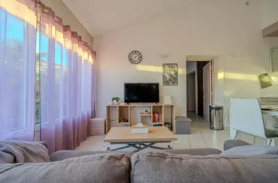 Télévision ou salle de divertissement dans l'établissement Dunes Apart-Hotel - Kiwi Residence