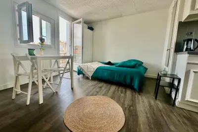 Coin salon dans l'établissement Beautiful studio with balcony near the Old Port