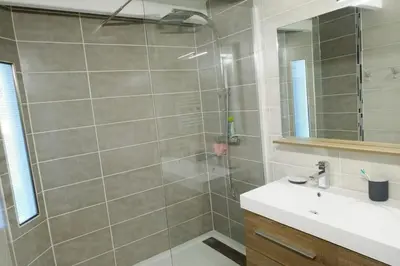 Salle de bains dans l'établissement Appartement au cœur de La Rochelle avec parking