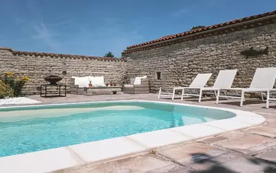 Piscine de l'établissement Villa Marie ou située à proximité