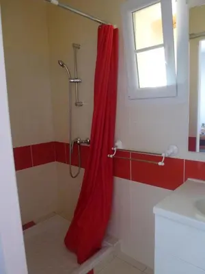 Salle de bains dans l'établissement Maison au calme