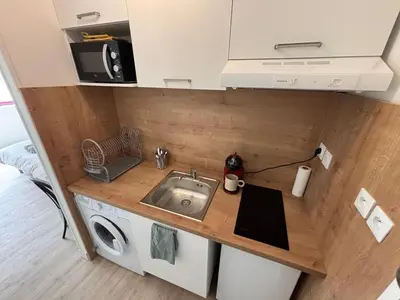 Cuisine ou kitchenette dans l'établissement Le Studio du Marechal