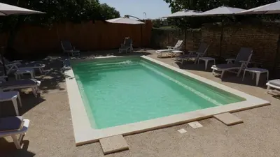 Piscine de l'établissement La Huppe - Chambre d'hote ou située à proximité
