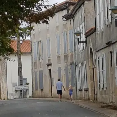 Clients de l'établissement Character village house with private pool - Chez Sophie