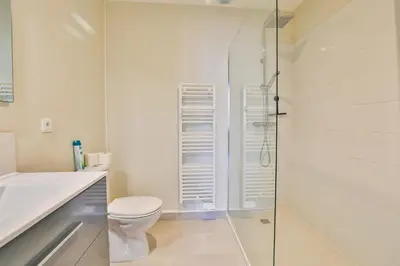 Salle de bains dans l'établissement La Jarnacaise #12pers #6 chambres