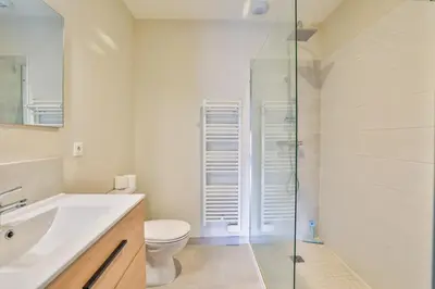 Salle de bains dans l'établissement La Jarnacaise #12pers #6 chambres