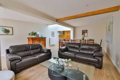 Coin salon dans l'établissement La Jarnacaise #12pers #6 chambres