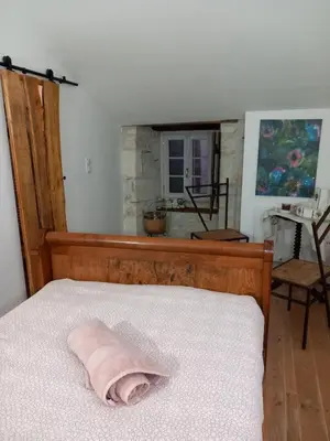 Un ou plusieurs lits dans un hébergement de l'établissement house with authentic charm