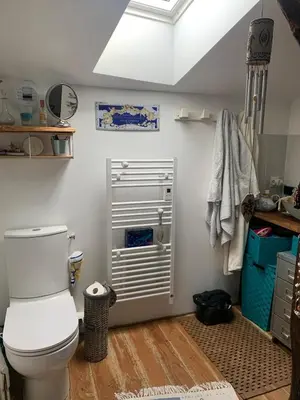 Salle de bains dans l'établissement house with authentic charm