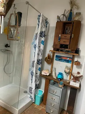 Salle de bains dans l'établissement house with authentic charm