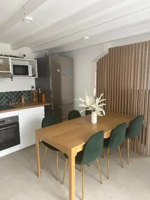 Cuisine ou kitchenette dans l'établissement Maison Cosy Niort parking privé 3 chambres