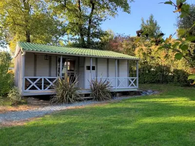 Jardin de l'établissement Camping 3 étoiles - Piscine - ccbbehi
