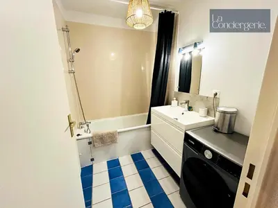 Salle de bains dans l'établissement La Gibauderie LaConciergerie Poitiers CHU