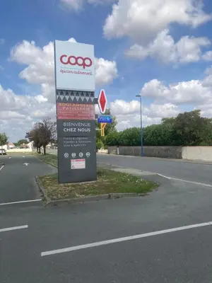 Certificat, récompense, panneau ou autre document affiché dans l'établissement le coquelicot