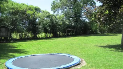 Jardin de l'établissement Le Noisetier at Les Hiboux Gites