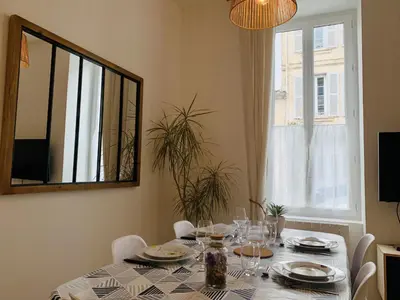 Télévision ou salle de divertissement dans l'établissement Le Saint Claude, refait a neuf