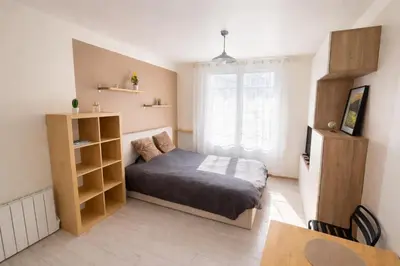 Un ou plusieurs lits dans un hébergement de l'établissement Studio Bien placé Centre Historique de Saintes