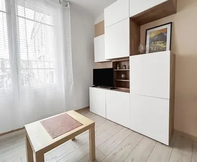 Cuisine ou kitchenette dans l'établissement Studio Bien placé Centre Historique de Saintes