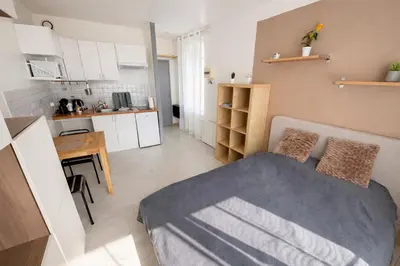 Cuisine ou kitchenette dans l'établissement Studio Bien placé Centre Historique de Saintes