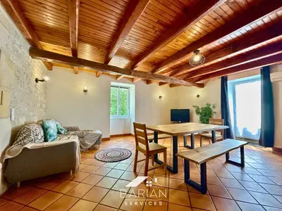 Coin salon dans l'établissement Maison climatisée 8 personnes - 3 chambres - calme et détente