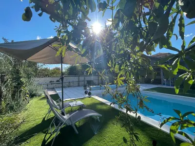 Piscine de l'établissement Gite Chez Isobel ou située à proximité
