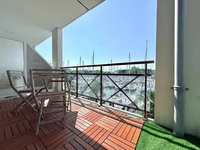 Balcon ou terrasse dans l'établissement L'optimist - vue sur le port