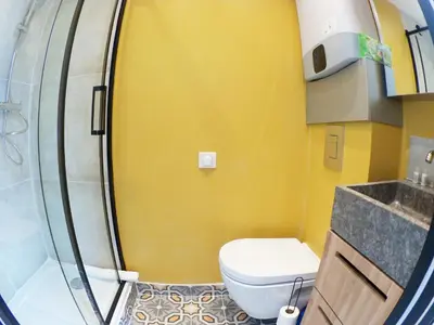 Salle de bains dans l'établissement Le Petit Jacques Cognac Studio