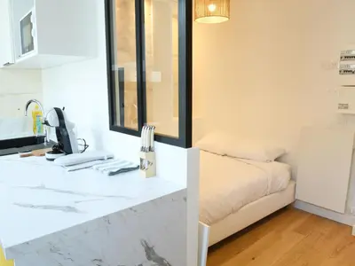 Un ou plusieurs lits dans un hébergement de l'établissement Le Petit Jacques Cognac Studio