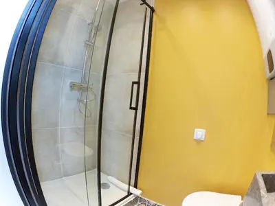 Salle de bains dans l'établissement Le Petit Jacques Cognac Studio