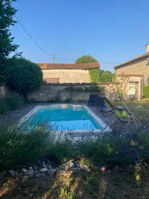 Piscine de l'établissement Handsome House ou située à proximité