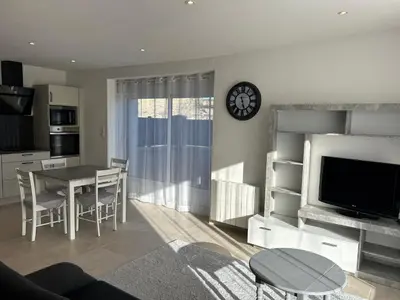 Cuisine ou kitchenette dans l'établissement La Maison du Cèdre 8 min du Futuroscope