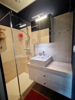 Salle de bains dans l'établissement Maison proche LA ROCHELLE & Ile de Ré