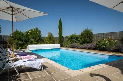 Piscine de l'établissement Maison à la campagne, 6 personnes, 3 chambres pour vous ressourcer ou située à proximité