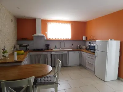 Cuisine ou kitchenette dans l'établissement Maison à la campagne, 6 personnes, 3 chambres pour vous ressourcer