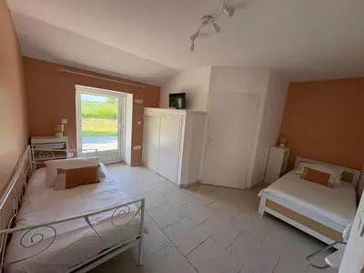 Un ou plusieurs lits dans un hébergement de l'établissement Maison à la campagne, 6 personnes, 3 chambres pour vous ressourcer
