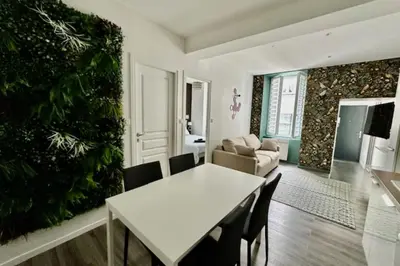 Coin salon dans l'établissement Apartment 3p with Wifi at the foot of the Old Port