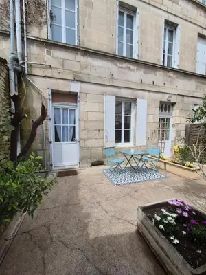 Jardin de l'établissement Charmant studio avec cour privée