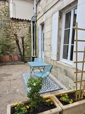 Terrasse ou espace extérieur de l'établissement Charmant studio avec cour privée
