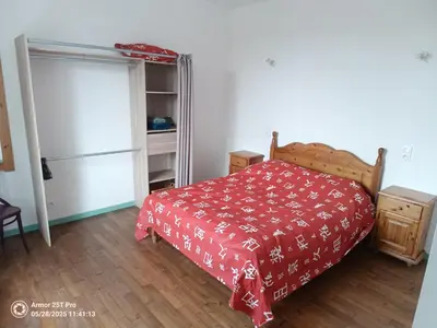 Un ou plusieurs lits dans un hébergement de l'établissement Appartement 35m2 a l'étage ,1 lit double