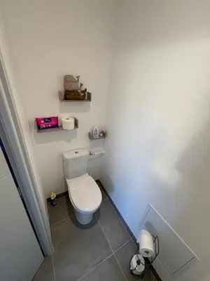 Salle de bains dans l'établissement T2 neuf avec terrasse privative proche gare